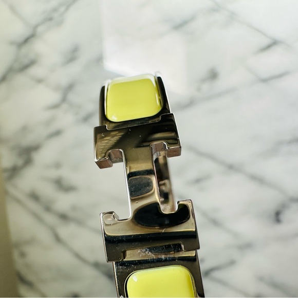 BRAND NEW Clic H Narrow bracelet in yellow enamel - Picture 2 of 5